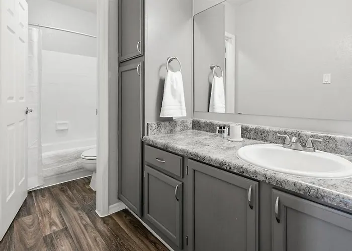 Landing Modern With Amazing Amenities *